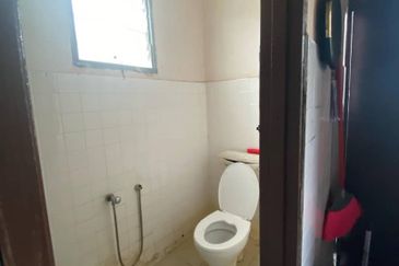 RUMAH BANGLO 1 TINGKAT UNTUK DIJUAL DI TAMAN DESA ANGGERIK, SERENDAH, RAWANG