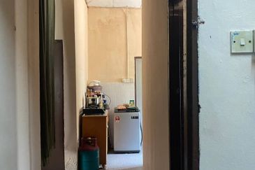 RUMAH BANGLO 1 TINGKAT UNTUK DIJUAL DI TAMAN DESA ANGGERIK, SERENDAH, RAWANG