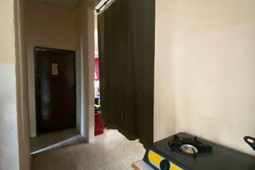 RUMAH BANGLO 1 TINGKAT UNTUK DIJUAL DI TAMAN DESA ANGGERIK, SERENDAH, RAWANG