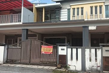 RUMAH TERES 2 TINGKAT (LOT TENGAH) UNTUK DIJUAL DI TAMAN UNIVERSITI, TANJUNG MALIM, PERAK