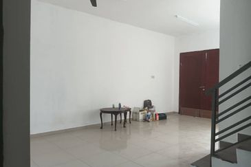 RUMAH TERES 2 TINGKAT (LOT TENGAH) UNTUK DIJUAL DI TAMAN UNIVERSITI, TANJUNG MALIM, PERAK