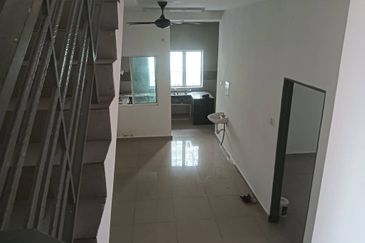 RUMAH TERES 2 TINGKAT (LOT TENGAH) UNTUK DIJUAL DI TAMAN UNIVERSITI, TANJUNG MALIM, PERAK