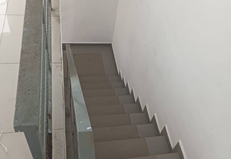 RUMAH TERES 2 TINGKAT (LOT TENGAH) UNTUK DIJUAL DI TAMAN UNIVERSITI, TANJUNG MALIM, PERAK