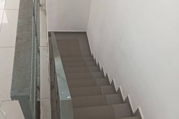 RUMAH TERES 2 TINGKAT (LOT TENGAH) UNTUK DIJUAL DI TAMAN UNIVERSITI, TANJUNG MALIM, PERAK