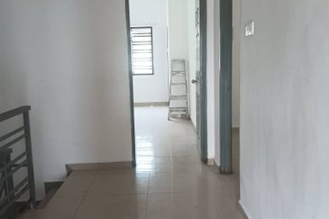 RUMAH TERES 2 TINGKAT (LOT TENGAH) UNTUK DIJUAL DI TAMAN UNIVERSITI, TANJUNG MALIM, PERAK