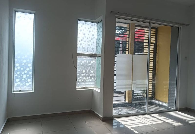 RUMAH TERES 2 TINGKAT (LOT TENGAH) UNTUK DIJUAL DI TAMAN UNIVERSITI, TANJUNG MALIM, PERAK