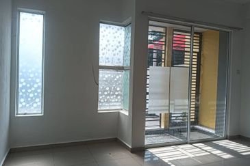 RUMAH TERES 2 TINGKAT (LOT TENGAH) UNTUK DIJUAL DI TAMAN UNIVERSITI, TANJUNG MALIM, PERAK
