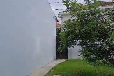 TAMAN PERTAMA, TANJUNG MALIM