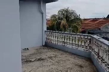 TAMAN PERTAMA, TANJUNG MALIM