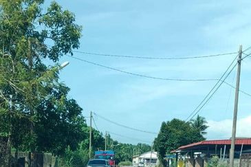 TANAH LOT UNTUK DIJUAL DI KAMPUNG PERHENTIAN, SLIM RIVER, PERAK (CORNER LOT)