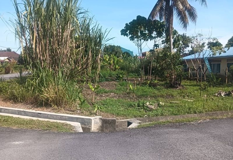 TANAH LOT UNTUK DIJUAL DI KAMPUNG PERHENTIAN, SLIM RIVER, PERAK (CORNER LOT)