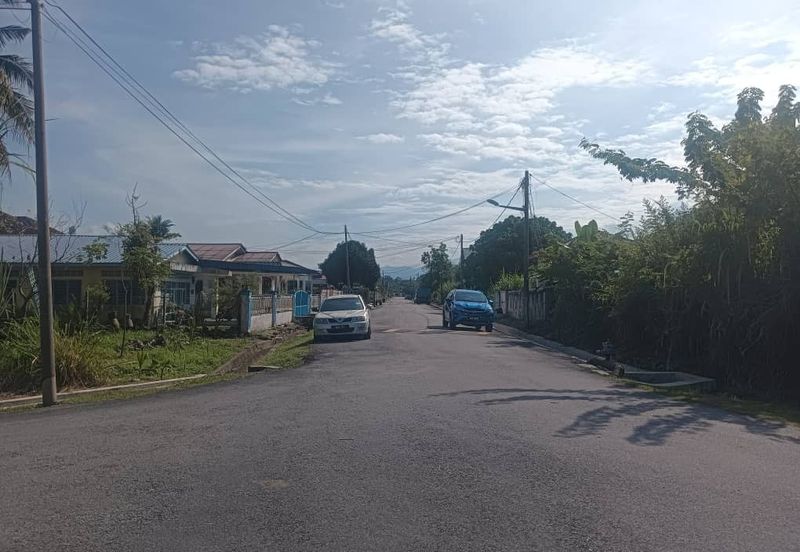 TANAH LOT UNTUK DIJUAL DI KAMPUNG PERHENTIAN, SLIM RIVER, PERAK (CORNER LOT)