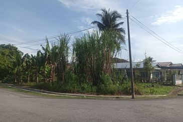 TANAH LOT UNTUK DIJUAL DI KAMPUNG PERHENTIAN, SLIM RIVER, PERAK (CORNER LOT)