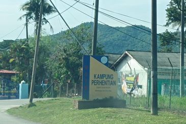 TANAH LOT UNTUK DIJUAL DI KAMPUNG PERHENTIAN, SLIM RIVER, PERAK (CORNER LOT)