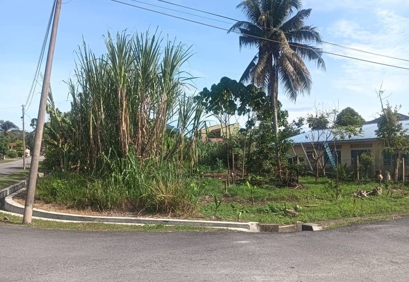 TANAH LOT UNTUK DIJUAL DI KAMPUNG PERHENTIAN, SLIM RIVER, PERAK (CORNER LOT)