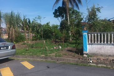 TANAH LOT UNTUK DIJUAL DI KAMPUNG PERHENTIAN, SLIM RIVER, PERAK (CORNER LOT)