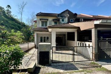 RUMAH TERES 2 TINGKAT UNTUK DI JUAL DI KOTA MALIM PRIMA, TANJUNG MALIM, PERAK