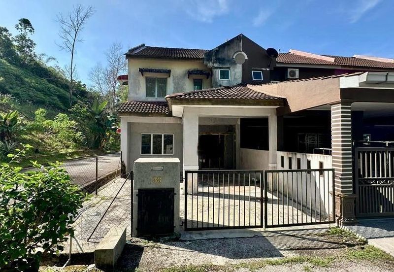RUMAH TERES 2 TINGKAT UNTUK DI JUAL DI KOTA MALIM PRIMA, TANJUNG MALIM, PERAK