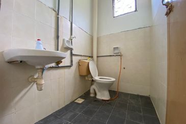 RUMAH TERES 2 TINGKAT UNTUK DI JUAL DI KOTA MALIM PRIMA, TANJUNG MALIM, PERAK