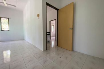 RUMAH TERES 2 TINGKAT UNTUK DI JUAL DI KOTA MALIM PRIMA, TANJUNG MALIM, PERAK