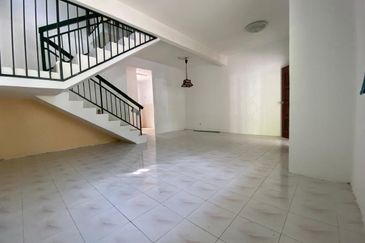 RUMAH TERES 2 TINGKAT UNTUK DI JUAL DI KOTA MALIM PRIMA, TANJUNG MALIM, PERAK