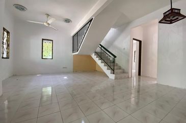 RUMAH TERES 2 TINGKAT UNTUK DI JUAL DI KOTA MALIM PRIMA, TANJUNG MALIM, PERAK