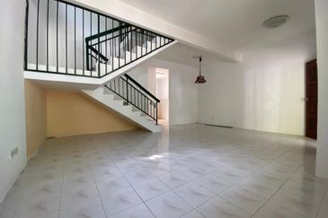 RUMAH TERES 2 TINGKAT UNTUK DI JUAL DI KOTA MALIM PRIMA, TANJUNG MALIM, PERAK