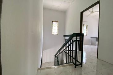 RUMAH TERES 2 TINGKAT UNTUK DI JUAL DI KOTA MALIM PRIMA, TANJUNG MALIM, PERAK