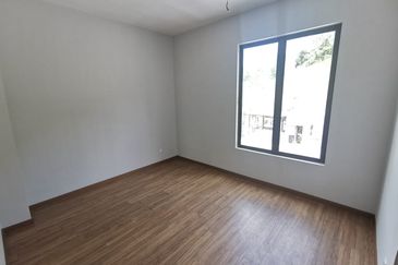 RUMAH TERES 3 TINGKAT UNTUK DIJUAL DI TAMAN BAYAN, BATANGKALI, SELANGOR