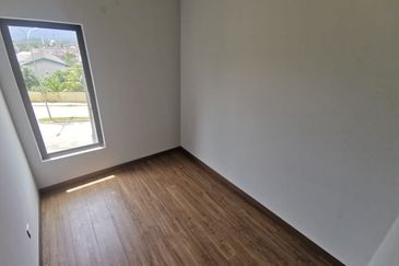 RUMAH TERES 3 TINGKAT UNTUK DIJUAL DI TAMAN BAYAN, BATANGKALI, SELANGOR