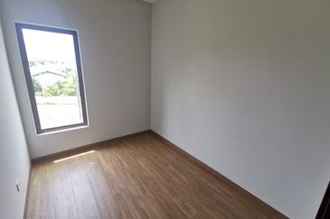 RUMAH TERES 3 TINGKAT UNTUK DIJUAL DI TAMAN BAYAN, BATANGKALI, SELANGOR