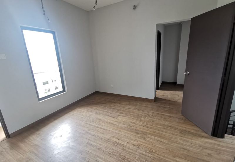 RUMAH TERES 3 TINGKAT UNTUK DIJUAL DI TAMAN BAYAN, BATANGKALI, SELANGOR