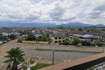 RUMAH TERES 3 TINGKAT UNTUK DIJUAL DI TAMAN BAYAN, BATANGKALI, SELANGOR