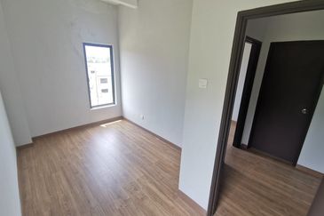 RUMAH TERES 3 TINGKAT UNTUK DIJUAL DI TAMAN BAYAN, BATANGKALI, SELANGOR