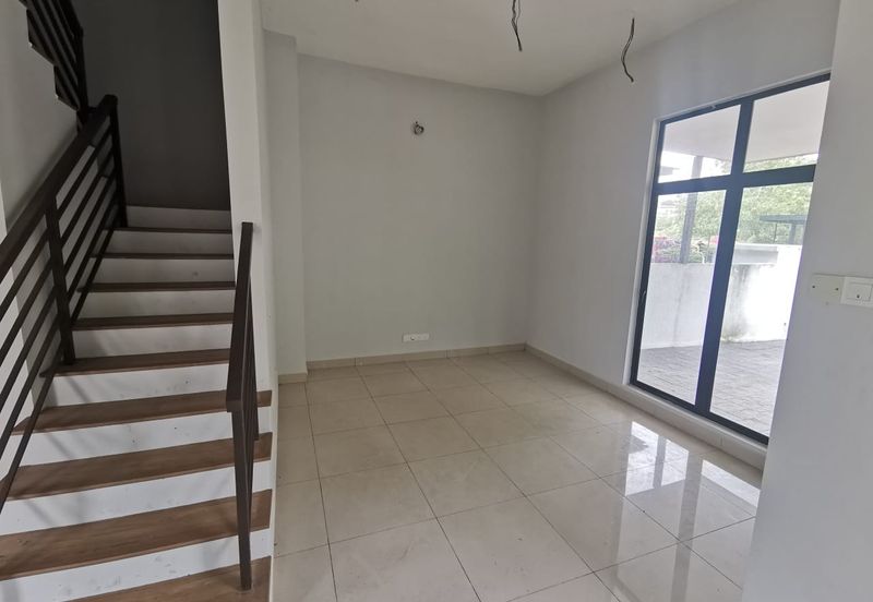 RUMAH TERES 3 TINGKAT UNTUK DIJUAL DI TAMAN BAYAN, BATANGKALI, SELANGOR