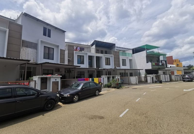 RUMAH TERES 3 TINGKAT UNTUK DIJUAL DI TAMAN BAYAN, BATANGKALI, SELANGOR