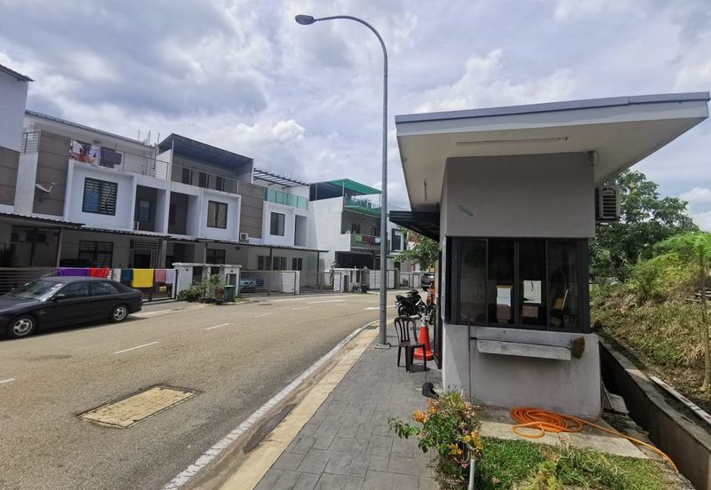 RUMAH TERES 3 TINGKAT UNTUK DIJUAL DI TAMAN BAYAN, BATANGKALI, SELANGOR