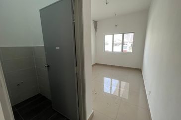 RUMAH TERES SATU TINGKAT UNTUK DIJUAL DI PERUMAHAN TAMAN DESA SERINDIT, KALUMPANG, HULU SELANGOR, SELANGOR