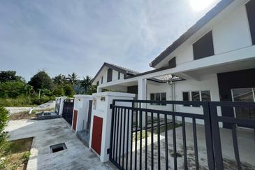 RUMAH TERES SATU TINGKAT UNTUK DIJUAL DI PERUMAHAN TAMAN DESA SERINDIT, KALUMPANG, HULU SELANGOR, SELANGOR
