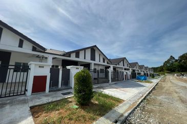 RUMAH TERES SATU TINGKAT UNTUK DIJUAL DI PERUMAHAN TAMAN DESA SERINDIT, KALUMPANG, HULU SELANGOR, SELANGOR