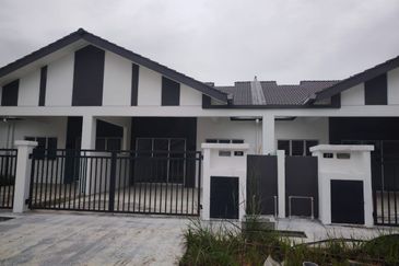 RUMAH TERES SATU TINGKAT UNTUK DIJUAL DI PERUMAHAN TAMAN DESA SERINDIT, KALUMPANG, HULU SELANGOR, SELANGOR