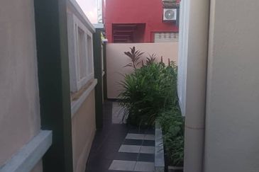 RUMAH TERES DUA TINGKAT UNTUK DIJUAL DI TAMAN KETOYONG PERMAI, TANJUNG MALIM, PERAK