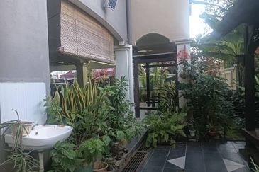 RUMAH TERES DUA TINGKAT UNTUK DIJUAL DI TAMAN KETOYONG PERMAI, TANJUNG MALIM, PERAK