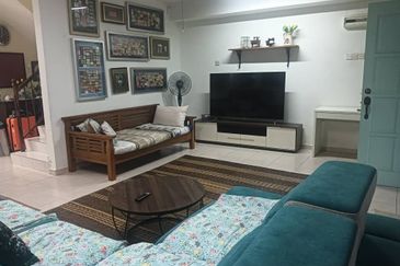 RUMAH TERES DUA TINGKAT UNTUK DIJUAL DI TAMAN KETOYONG PERMAI, TANJUNG MALIM, PERAK