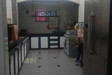 RUMAH TERES DUA TINGKAT UNTUK DIJUAL DI TAMAN KETOYONG PERMAI, TANJUNG MALIM, PERAK