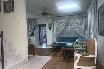 RUMAH TERES DUA TINGKAT UNTUK DIJUAL DI TAMAN KETOYONG PERMAI, TANJUNG MALIM, PERAK