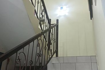 RUMAH TERES DUA TINGKAT UNTUK DIJUAL DI TAMAN KETOYONG PERMAI, TANJUNG MALIM, PERAK