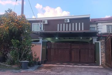 RUMAH TERES DUA TINGKAT UNTUK DIJUAL DI TAMAN KETOYONG PERMAI, TANJUNG MALIM, PERAK