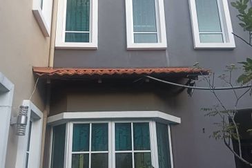 RUMAH TERES DUA TINGKAT UNTUK DIJUAL DI TAMAN KETOYONG PERMAI, TANJUNG MALIM, PERAK