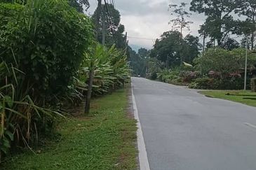 TANAH STATUS LOT KEDIAMAN (76 LOT BESERTA GERAN INDIVIDU) UNTUK DIJUAL DI KG MENDERANG, SUNGKAI, PERAK – LOKASI STRATEGIK !!!